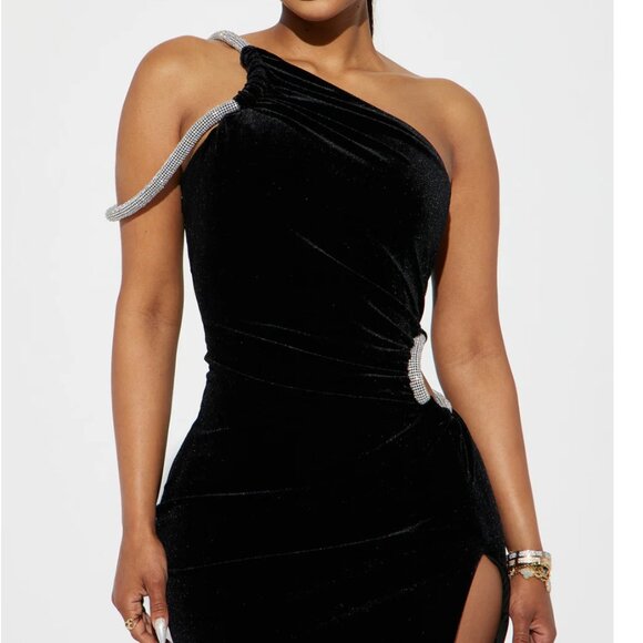 NWT 🔖 Off Shoulder Diamond Crusted Black Velvet Prom Wedding Guest Gown - Picture 1 of 6